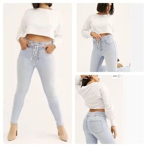 CRVY High-Rise Lace-Up
Skinny Jeans Kai Blue Size 27